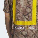 ⁦تيشيرت اديداس تريكس جيو جرافيك للجنسين لون بني- adidas Unisex' Terrex Geographic Graphic Tencel Tee⁩ - الصورة ⁦8⁩