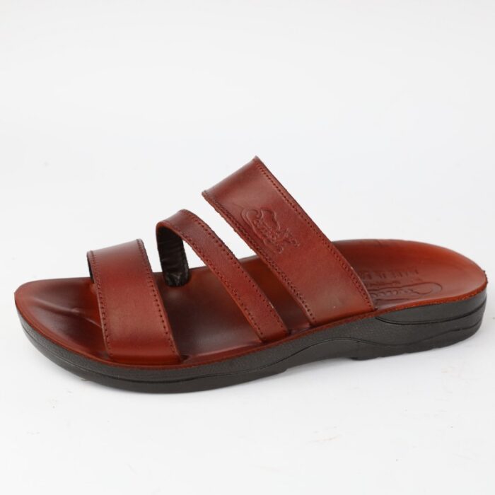 ⁦شبشب جلد بتصميم مفتوح الأصابع للرجال لون بني ونعل أسود⁩ - الصورة ⁦4⁩