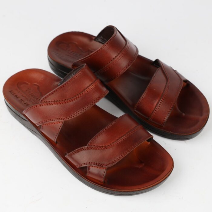 10329572_67db931c604f3 شبشب جلد بتصميم مفتوح الأصابع للرجال لون بني ونعل أسود - الصورة 1