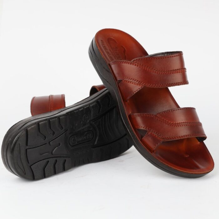 ⁦شبشب جلد بتصميم مفتوح الأصابع للرجال لون بني ونعل أسود⁩ - الصورة ⁦2⁩