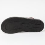 ⁦شبشب جلد بتصميم مفتوح الأصابع للرجال لون بني ونعل أسود⁩ - الصورة ⁦6⁩