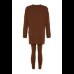 ⁦طقم تركي بنطلون وبلوزة تريكو بأزرار للنساء لون كرميدي⁩ - الصورة ⁦5⁩