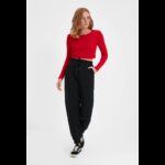 ⁦بنطلون تركي رياضي صوف  للنساء لون أسود⁩ - الصورة ⁦3⁩