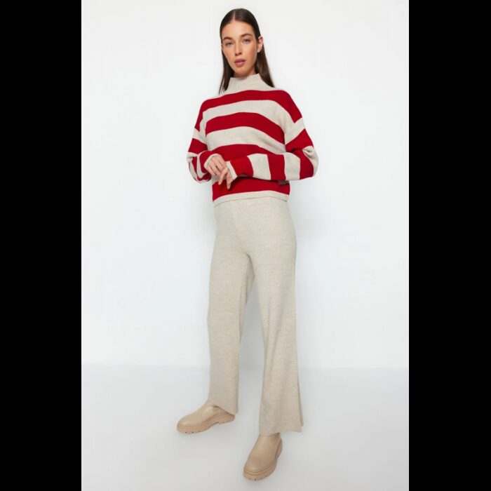 10329632_67db93403468d طقم تركي بنطلون وبلوزة مخططة للنساء لون أحمر وبيج - الصورة 1