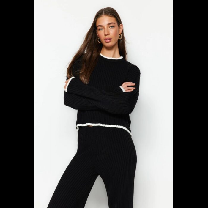 ⁦طقم تركي بنطلون وبلوزة مخططة  للنساء لون أسود⁩ - الصورة ⁦3⁩