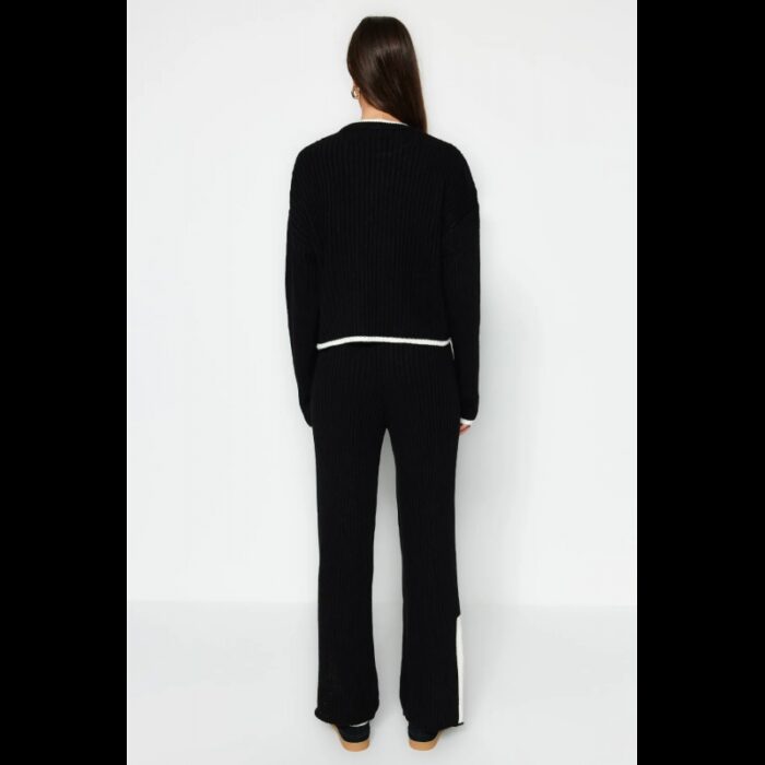 ⁦طقم تركي بنطلون وبلوزة مخططة  للنساء لون أسود⁩ - الصورة ⁦5⁩