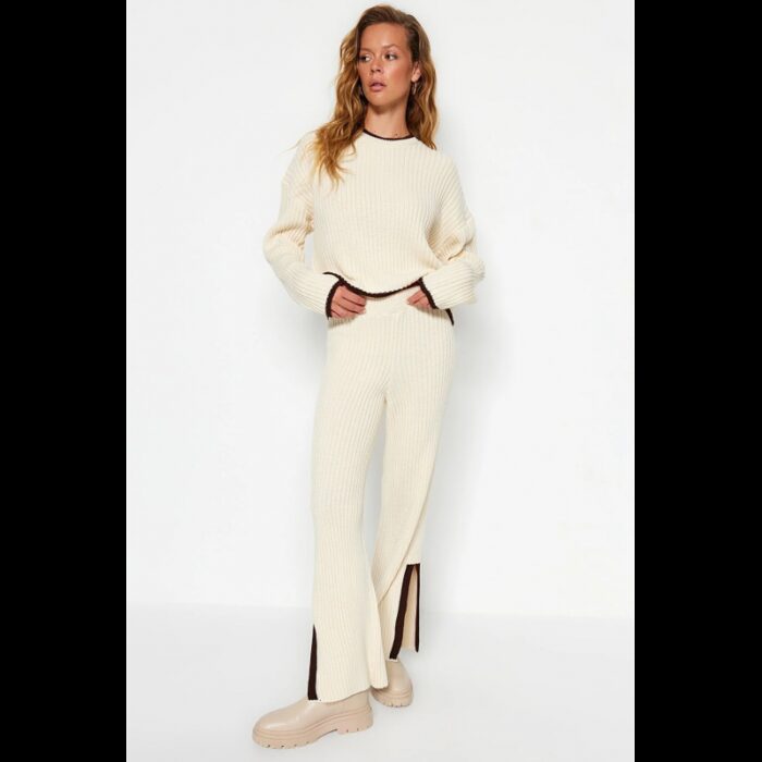 10329634_67db934e2fb2d طقم تركي بنطلون وبلوزة مخططة للنساء لون بيج - الصورة 1