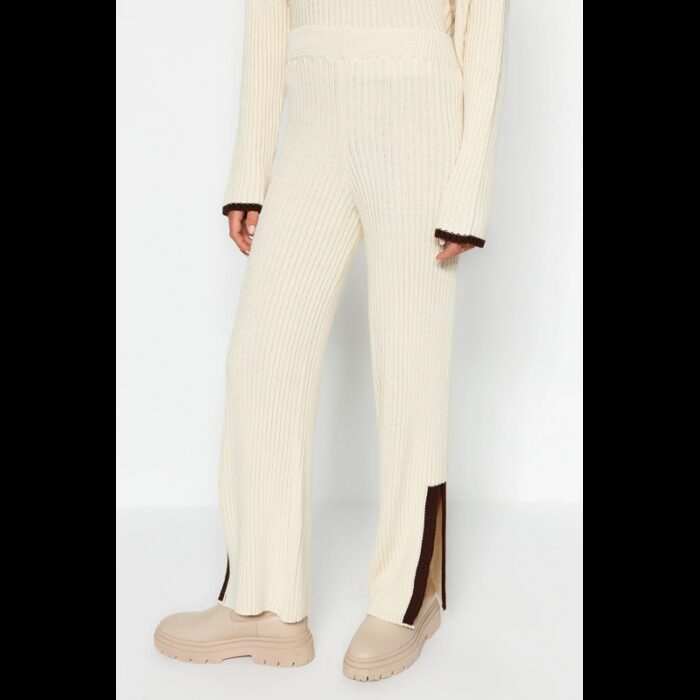 ⁦طقم تركي بنطلون وبلوزة مخططة للنساء لون بيج⁩ - الصورة ⁦4⁩