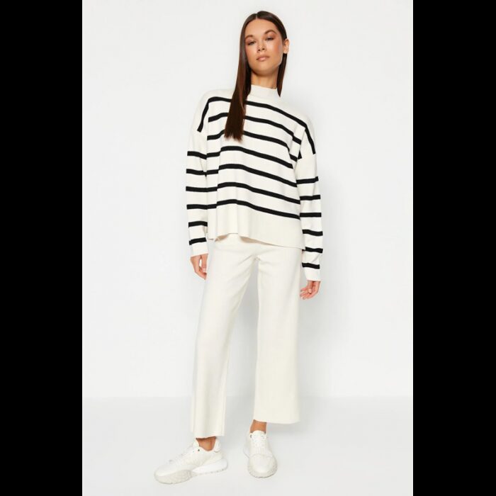 10329635_67db9352ac9ac طقم تركي بنطلون وبلوزة مخططة للنساء لون بيج وأسود - الصورة 1