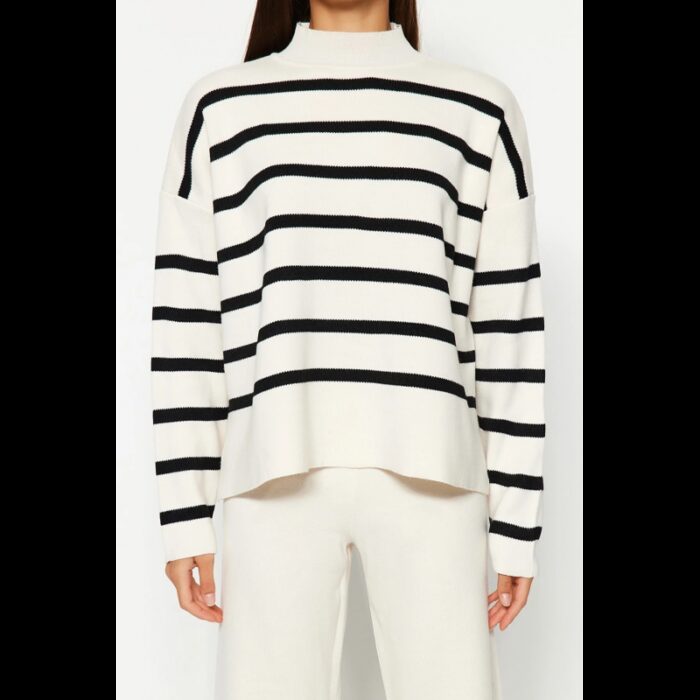 ⁦طقم تركي بنطلون وبلوزة مخططة للنساء لون بيج وأسود⁩ - الصورة ⁦4⁩