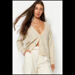 جاكيت تركي صوف بأزرار  للنساء لون بيج