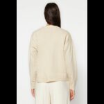 ⁦جاكيت تركي صوف بأزرار  للنساء لون بيج⁩ - الصورة ⁦5⁩