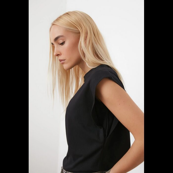 ⁦تيشيرت تركي قطن بقبة دائرية للنساء لون أسود⁩ - الصورة ⁦3⁩