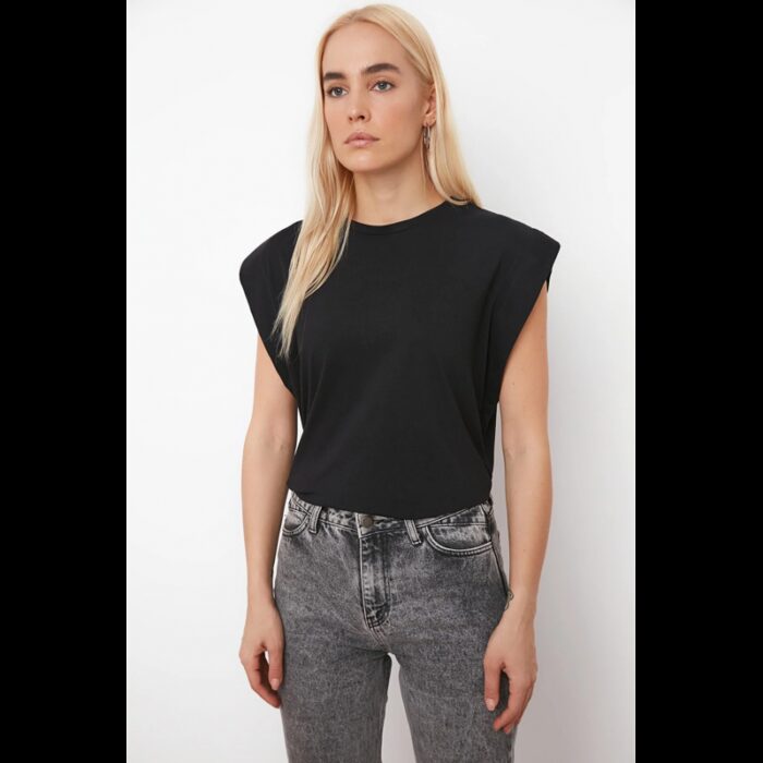 ⁦تيشيرت تركي قطن بقبة دائرية للنساء لون أسود⁩ - الصورة ⁦4⁩