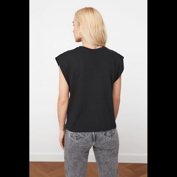 ⁦تيشيرت تركي قطن بقبة دائرية للنساء لون أسود⁩ - الصورة ⁦6⁩