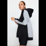 بلوزة تركية صوف رياضي بقصة واسعة للنساء لون رمادي وأسود