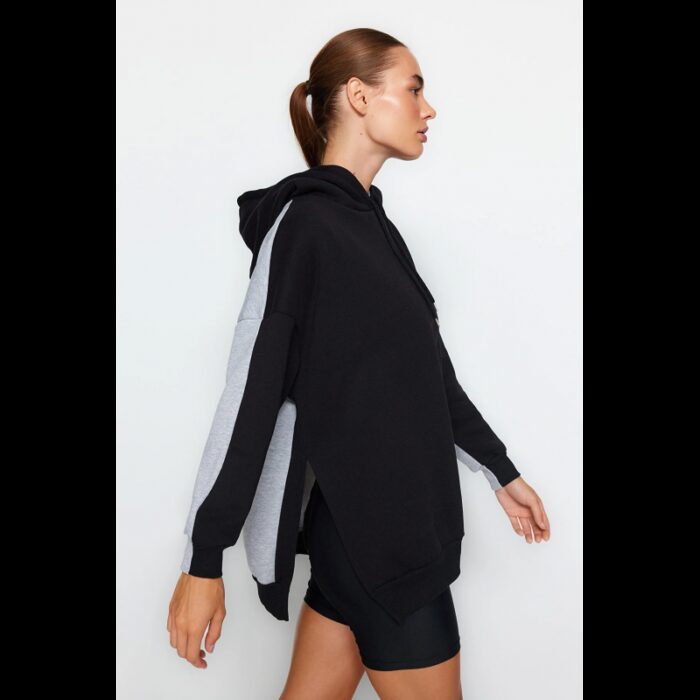 ⁦بلوزة تركية صوف رياضي بقصة واسعة للنساء لون رمادي وأسود⁩ - الصورة ⁦3⁩