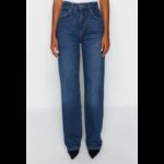 ⁦بنطلون تركي جينز ساق عريض بخصرعالي للنساء لون أزرق غامق⁩ - الصورة ⁦4⁩