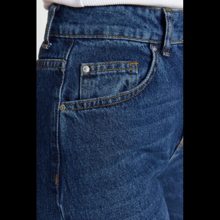 ⁦بنطلون تركي جينز ساق عريض بخصرعالي للنساء لون أزرق غامق⁩ - الصورة ⁦5⁩