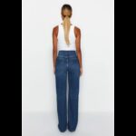 ⁦بنطلون تركي جينز ساق عريض بخصرعالي للنساء لون أزرق غامق⁩ - الصورة ⁦6⁩