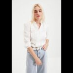 ⁦قميص تركي منسوج من القطن والدانتيل للنساء لون أبيض⁩ - الصورة ⁦5⁩