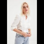 ⁦قميص تركي منسوج من القطن والدانتيل للنساء لون أبيض⁩ - الصورة ⁦6⁩