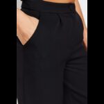 ⁦بنطلون تركي منسوج بساق واسعة للنساء لون أسود⁩ - الصورة ⁦5⁩