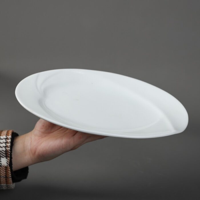 ⁦صحن بورسلان بيضاوي لون أبيض أبعاده 14*25 سم⁩ - الصورة ⁦5⁩