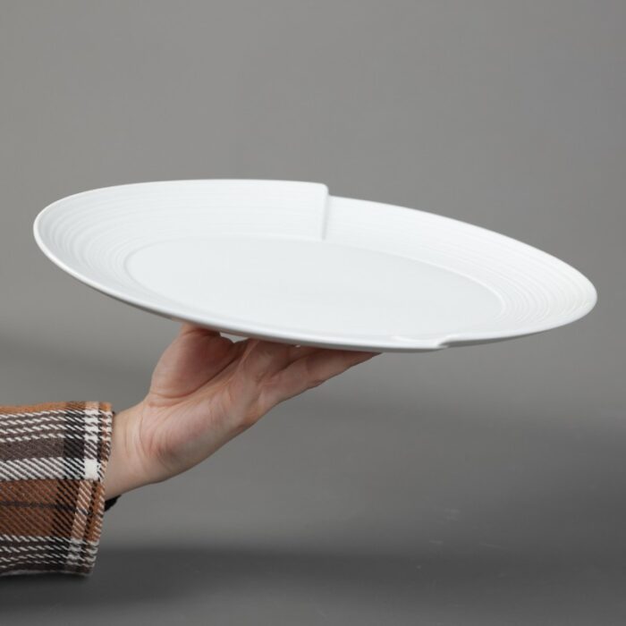 ⁦صحن بورسلان بيضاوي لون أبيض أبعاده 31*19.8 سم⁩ - الصورة ⁦4⁩