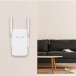⁦ميركوسيس مُقوى وموسع إشارة واي فاي ايه سي 1200 لون أبيض- Mercusys AC1200 Wi-Fi Range Extender⁩ - الصورة ⁦4⁩
