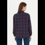 ⁦قميص يو اس اسنت بولو للنساء مخطط كحلي وخمري⁩ - الصورة ⁦5⁩