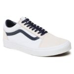 ⁦حذاء فانز اولد سكول للجنسين لون أبيض وكحلي- Vans Unisex' Old Skool Vans Club Shoes⁩ - الصورة ⁦2⁩