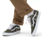 ⁦حذاء فانز اولد سكول للرجال لون جيشي- Vans Mens' Old Skool Shoes⁩ - الصورة ⁦7⁩