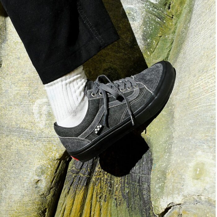 ⁦حذاء فانز سكيت اولد سكول أكس للرجال لون رمادي غامق ونعل أسود- Vans Mens' Skate Old Skool x Quasi Shoes⁩ - الصورة ⁦24⁩