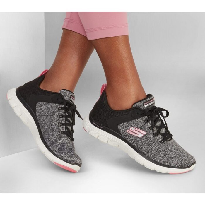 ⁦حذاء سكيتشرز فليكس ابريل 4.0 للنساء لون أسود وزهري ونعل أبيض- Skechers Women's Flex Appeal 4.0 Shoes⁩ - الصورة ⁦2⁩