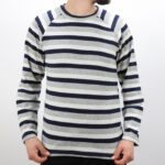 ⁦بلوزة قطنية مخطط عرضي للرجال لون كحلي وسكني وأبيض⁩ - الصورة ⁦2⁩