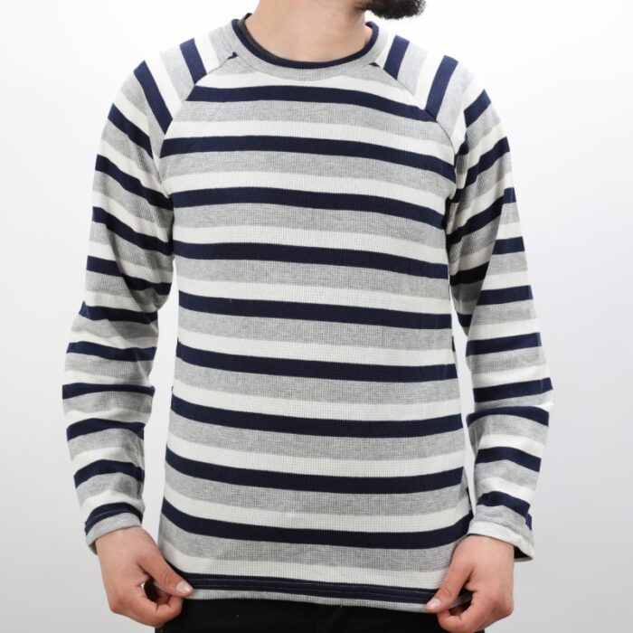 ⁦بلوزة قطنية مخطط عرضي للرجال لون كحلي وسكني وأبيض⁩ - الصورة ⁦2⁩