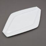 ⁦صحن تقديم بورسلان بتصميم شبه منحرف لون أبيض⁩ - الصورة ⁦2⁩