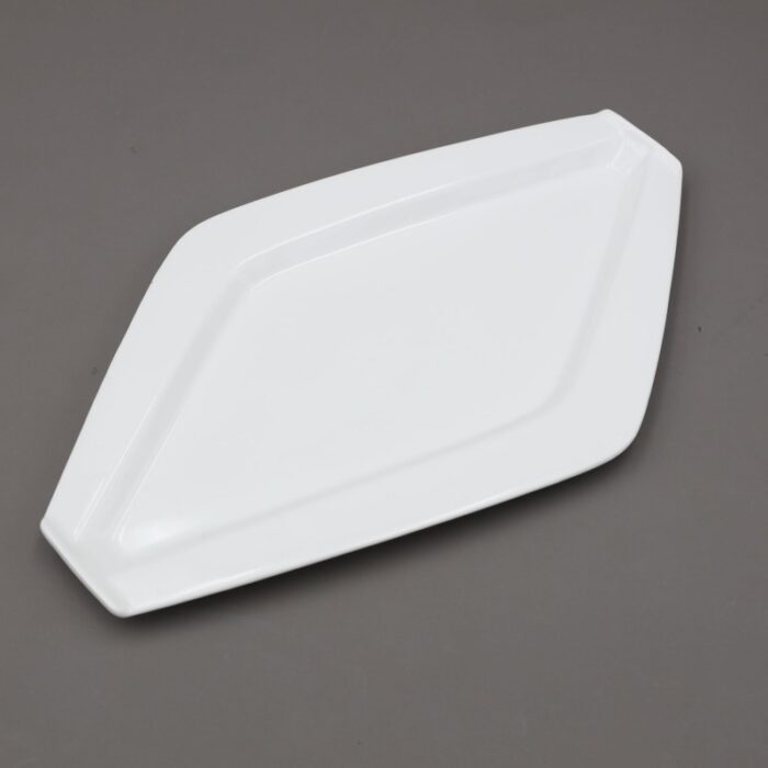 ⁦صحن تقديم بورسلان بتصميم شبه منحرف لون أبيض⁩ - الصورة ⁦2⁩