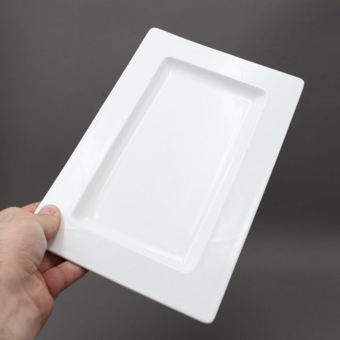 ⁦صحن تقديم بورسلان بتصميم مستطيل طول 29×20 سم لون أبيض⁩ - الصورة ⁦3⁩