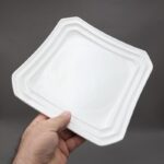 ⁦صحن تقديم بورسلان بتصميم مربع طول 25×25سم لون أبيض⁩ - الصورة ⁦3⁩