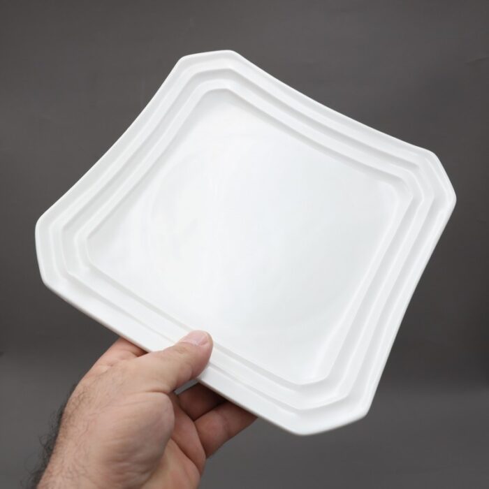 ⁦صحن تقديم بورسلان بتصميم مربع طول 25×25سم لون أبيض⁩ - الصورة ⁦3⁩