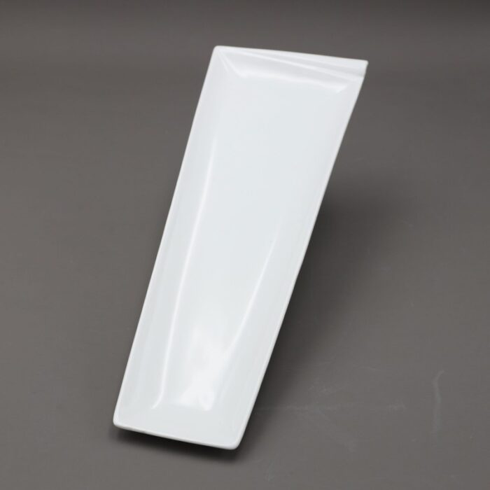 10330499_67db9713cb9fb صحن تقديم بورسلان بتصميم شبه مستطيل طول 30×10 سم لون أبيض - الصورة 1