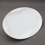 ⁦صحن تقديم بورسلان بتصميم شبه بيضاوي طول 30×22.5 سم لون أبيض⁩ - الصورة ⁦2⁩