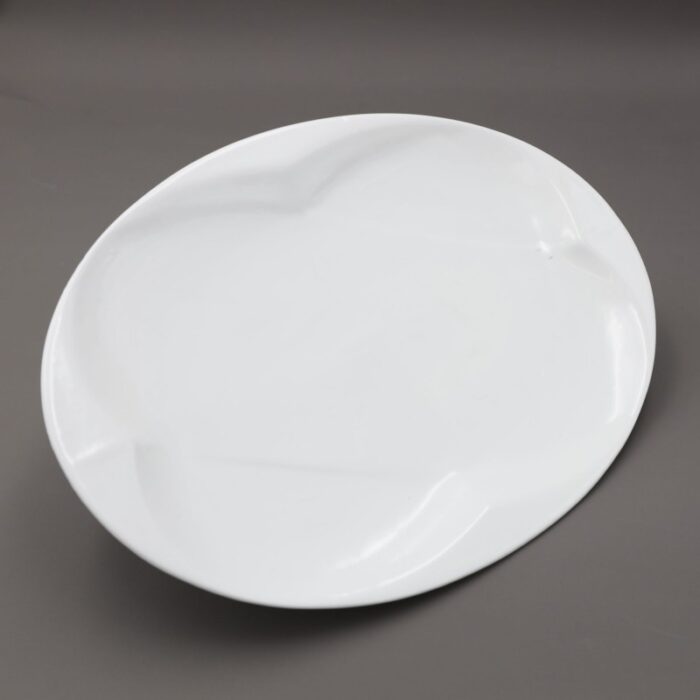 ⁦صحن تقديم بورسلان بتصميم شبه بيضاوي طول 30×22.5 سم لون أبيض⁩ - الصورة ⁦2⁩
