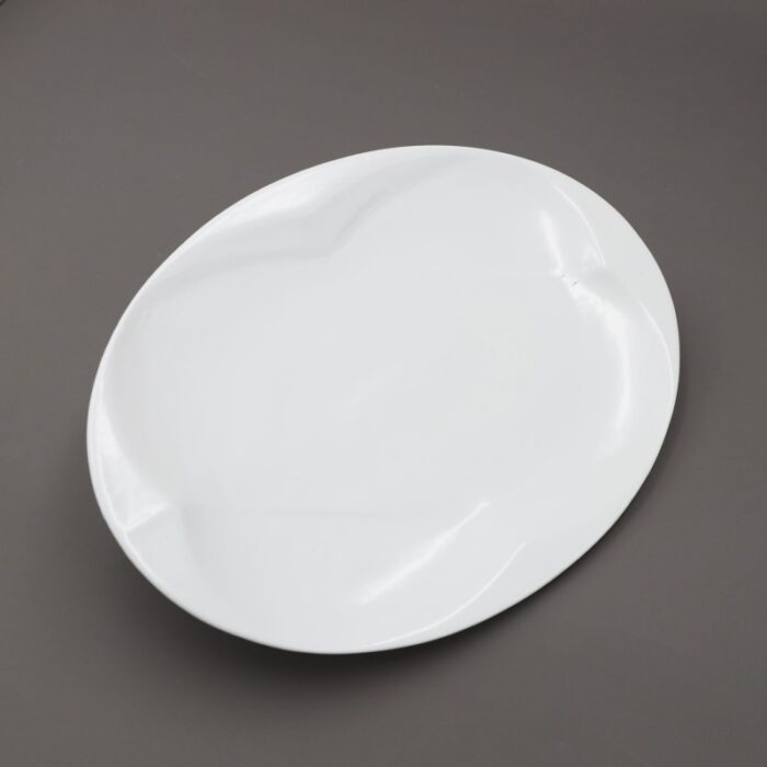 ⁦صحن تقديم بورسلان بتصميم شبه بيضاوي طول 30×22.5 سم لون أبيض⁩ - الصورة ⁦3⁩