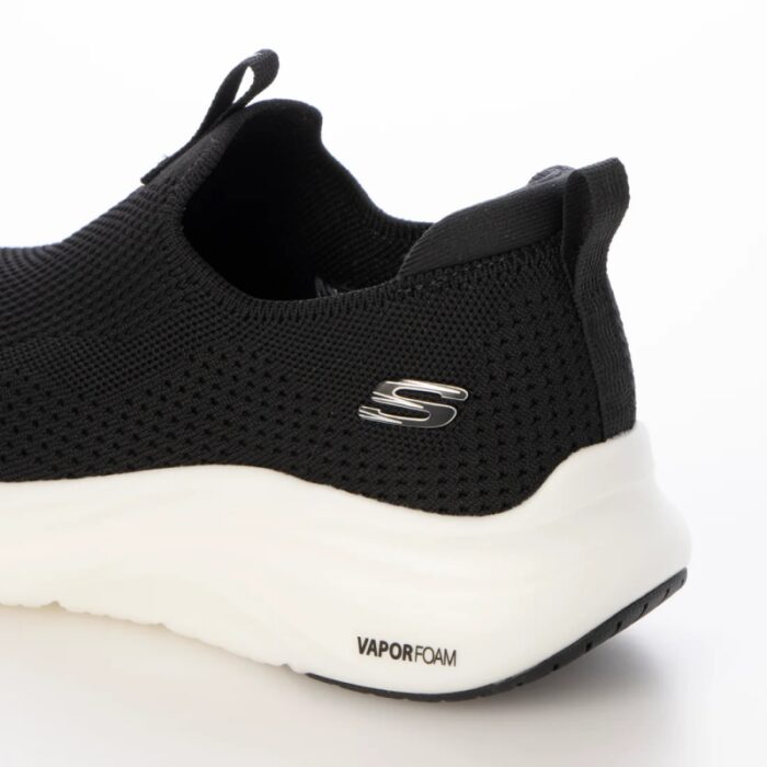 ⁦حذاء سكيتشرز فابور فوم ترو كلاسيك للنساء لون أسود ونعل أبيض- Skechers Women's Vapor Foam True Classic Shoes⁩ - الصورة ⁦7⁩