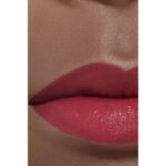 ⁦CHANEL ROUGE ALLURE L’EXTRAIT No 832 ROUGE LIBRE -أحمر شفاه ألور ليكستريت روج ليبر من شانيل رقم 832⁩ - الصورة ⁦4⁩