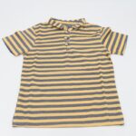 ⁦تيشيرت بأكمام قصيرة بتصميم بولو مخطط لون أصفر وسكني⁩ - الصورة ⁦2⁩