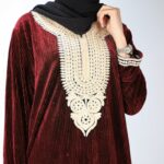 ⁦دشداشة ستاتية مخمل مخططة بالطول لون خمري⁩ - الصورة ⁦2⁩